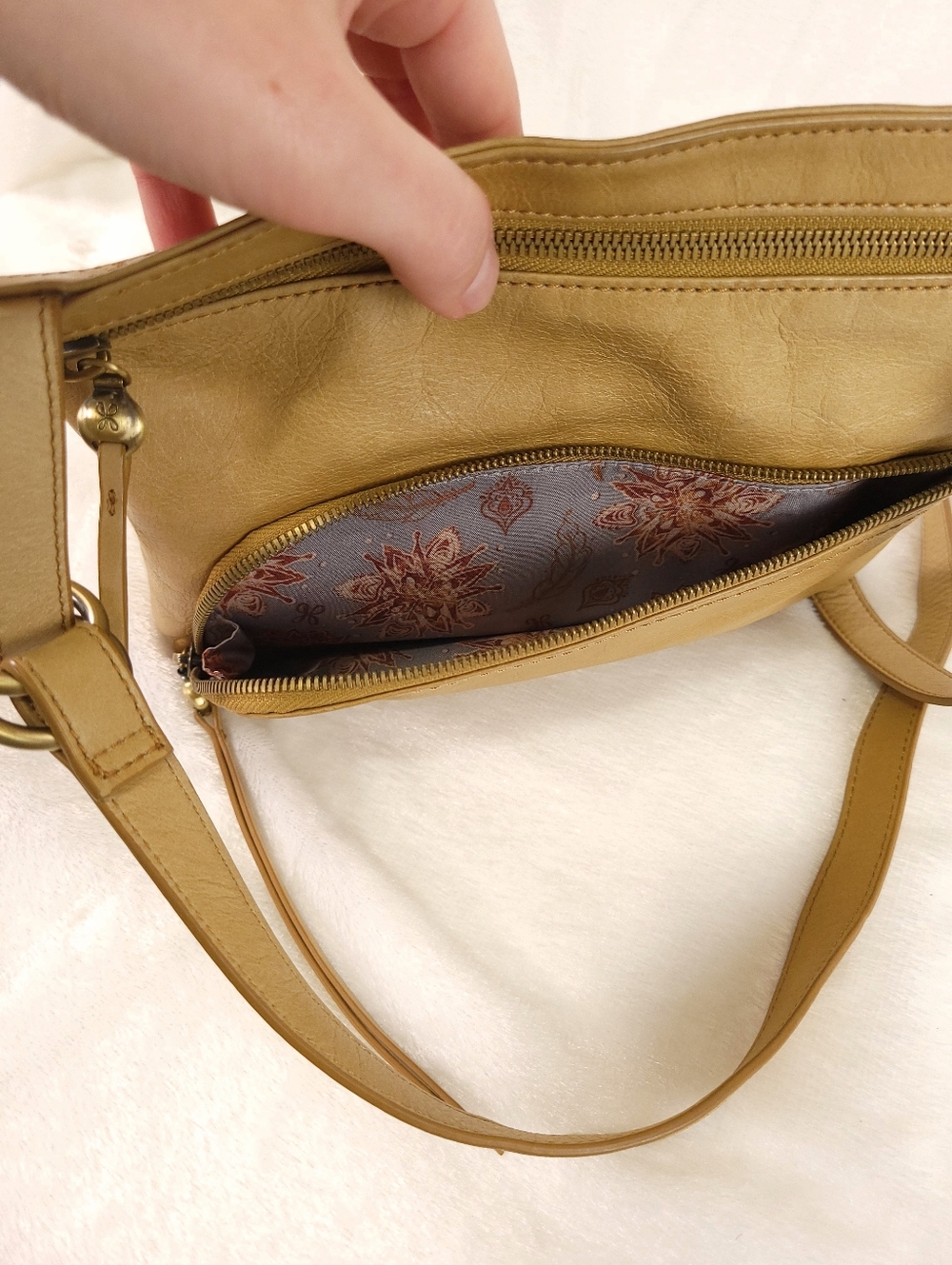 Hobo Cassie Leather Convertible Crossbody Shoulder Bag - Picture 16 of 16